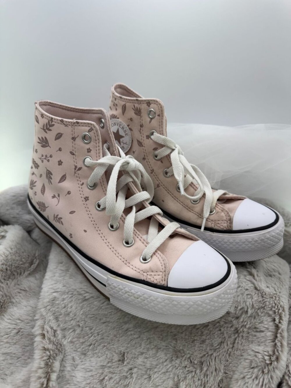 Converse All Star Chuck Taylor Pale Pink Floral Sneakers/Tennis Shoes - Size 4Y